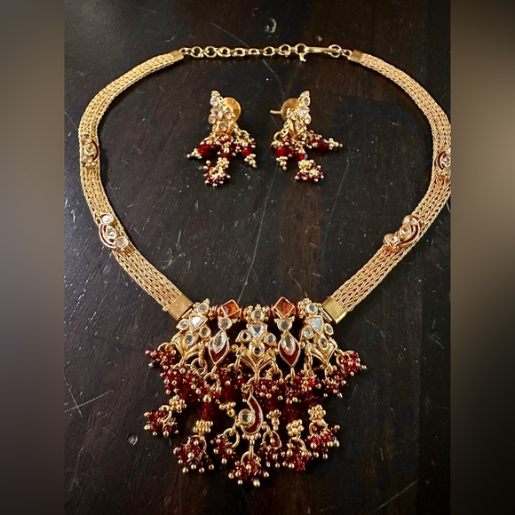 Gold Necklace & Earrings set - Picture 1 of 9